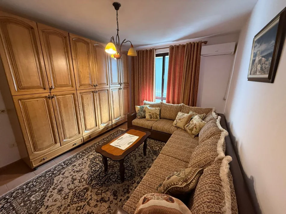 Tirane, jepet me qera apartament 1+1+Aneks Kati 3, 530 € (21 Dhjetori)