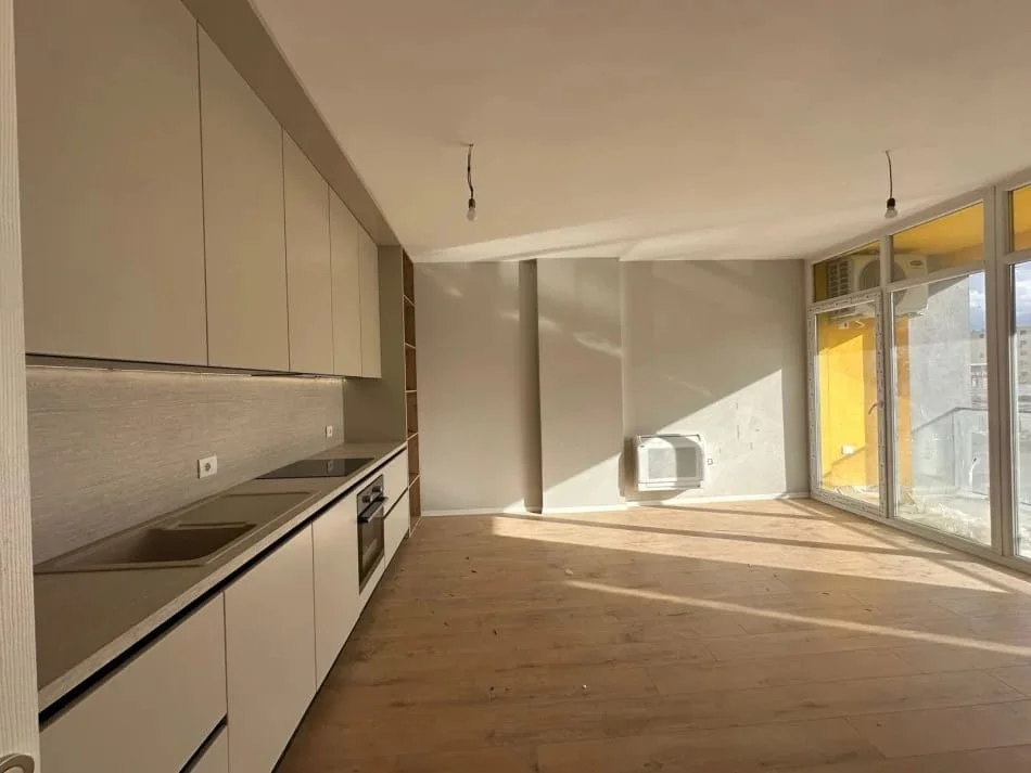 Tirane, jepet me qera apartament 2+1 , 106 m² 450 € (Bulevardi i Ri)