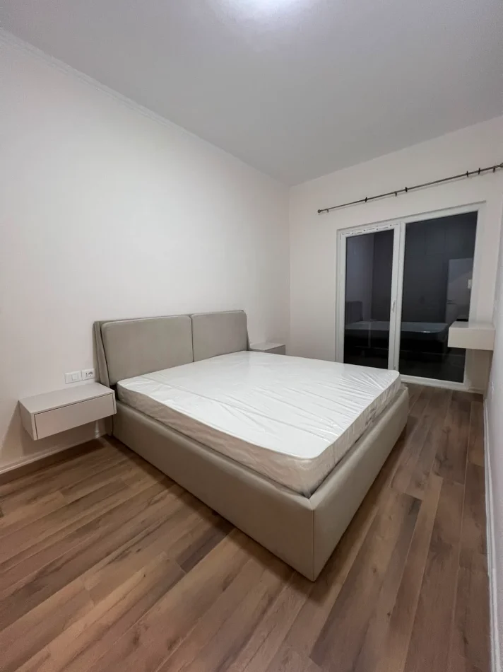 Tirane, jepet me qera apartament 1+1 Kati 5, 580 € (Laprake)