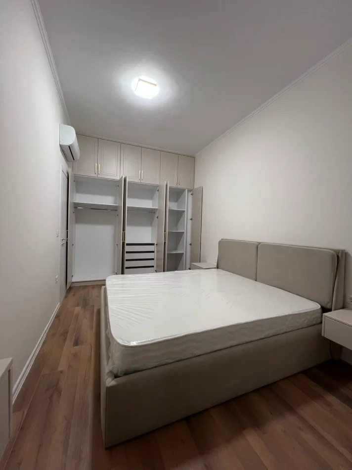 Tirane, jepet me qera apartament 1+1 Kati 5, 580 € (Laprake)