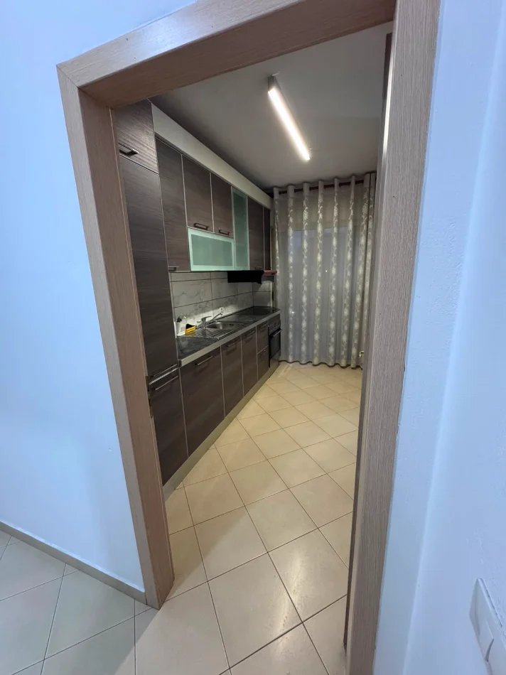 Tirane, jepet me qera nga Pronari, pa-komision apartament 2+1+Aneks+Ballkon Kati 3, 520 € 