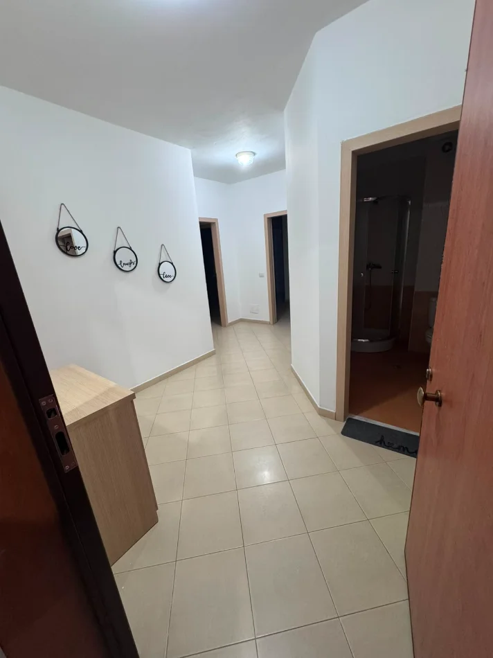 Tirane, jepet me qera nga Pronari, pa-komision apartament 2+1+Aneks+Ballkon Kati 3, 520 € 