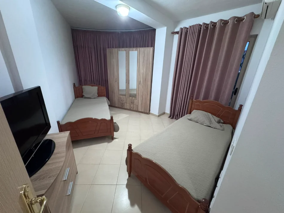 Tirane, jepet me qera nga Pronari, pa-komision apartament 2+1+Aneks+Ballkon Kati 3, 520 € 
