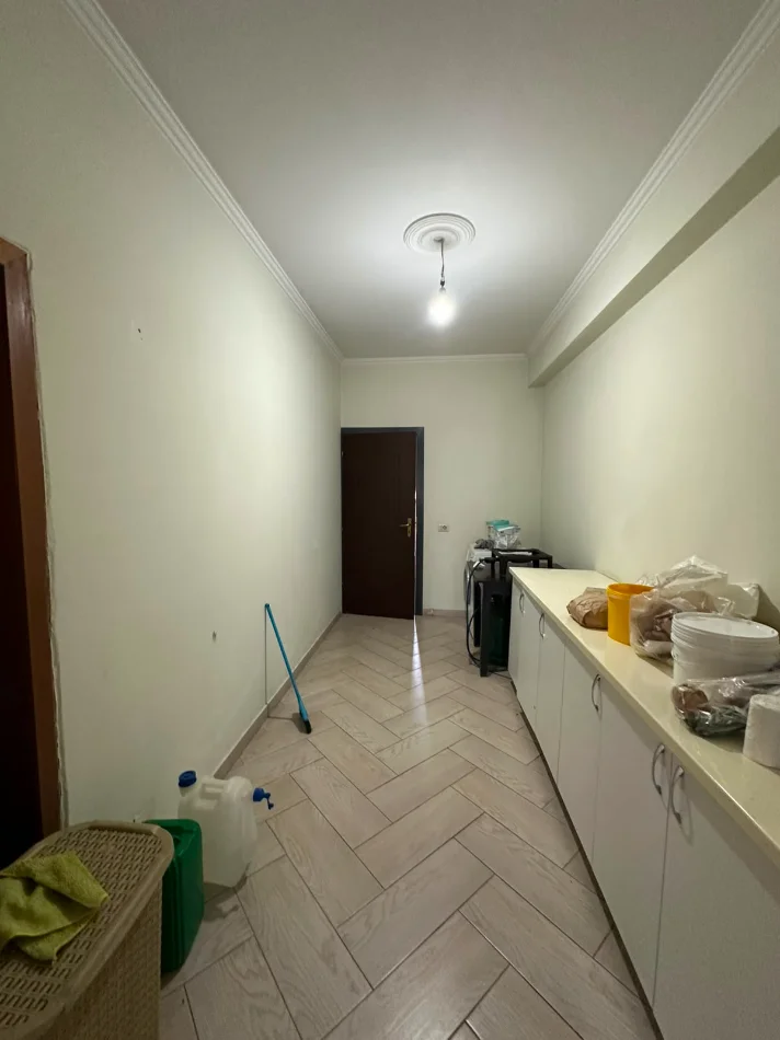 Tirane, shitet vetem 1 dhome Vile 2 Katshe Kati 0, 2.795 m² 280.000 € (QTU, pranë Univers City)