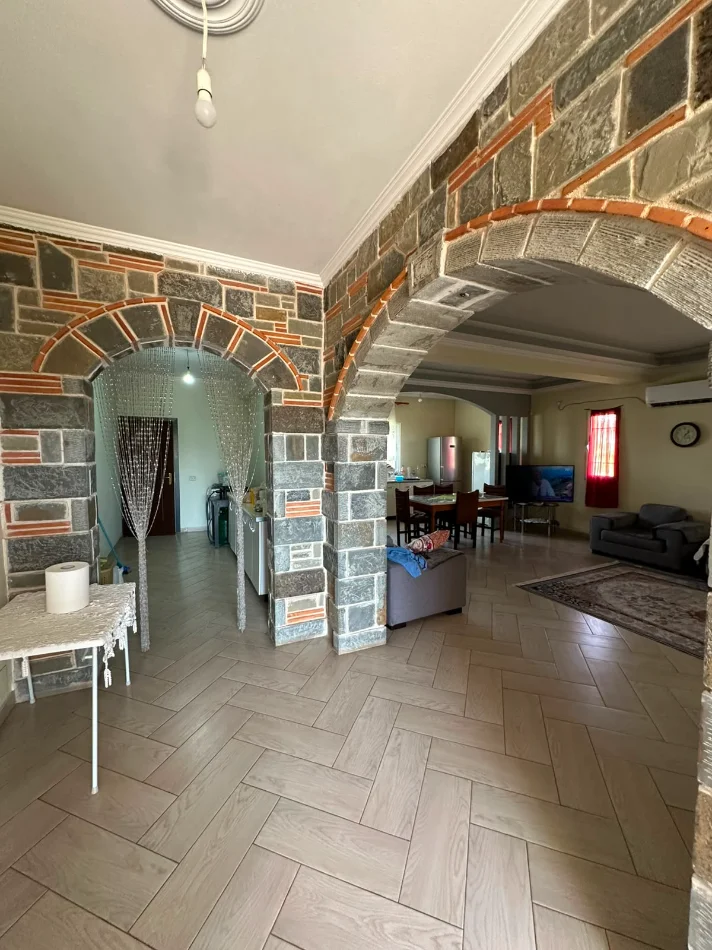 Tirane, shitet vetem 1 dhome Vile 2 Katshe Kati 0, 2.795 m² 280.000 € (QTU, pranë Univers City)