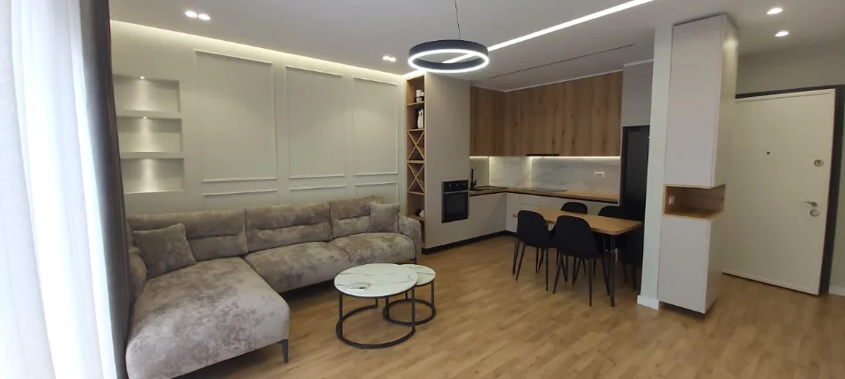 Tirane, jepet me qera apartament 1+1 Kati 10, 650 € (Ish Fusha e Aviacionit)