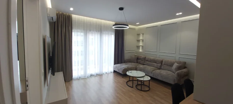 Tirane, jepet me qera apartament 1+1 Kati 10, 650 € (Ish Fusha e Aviacionit)