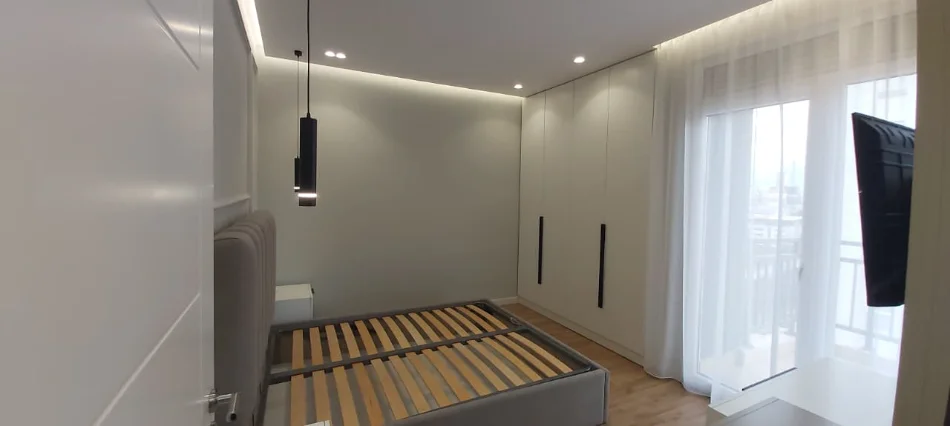 Tirane, jepet me qera apartament 1+1 Kati 10, 650 € (Ish Fusha e Aviacionit)