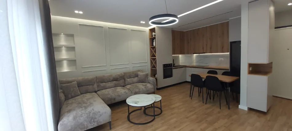 Tirane, jepet me qera apartament 1+1 Kati 10, 650 € (Ish Fusha e Aviacionit)