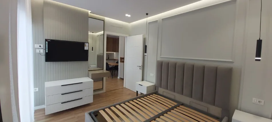 Tirane, jepet me qera apartament 1+1 Kati 10, 650 € (Ish Fusha e Aviacionit)