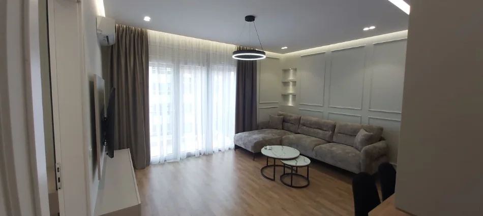 Tirane, jepet me qera apartament 1+1 Kati 10, 650 € (Ish Fusha e Aviacionit)