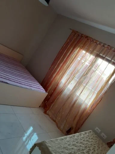 Tirane, jepet me qera apartament 3+1+Aneks+Ballkon Kati 3, 110 m² 550 € (rruga e elbasanit)