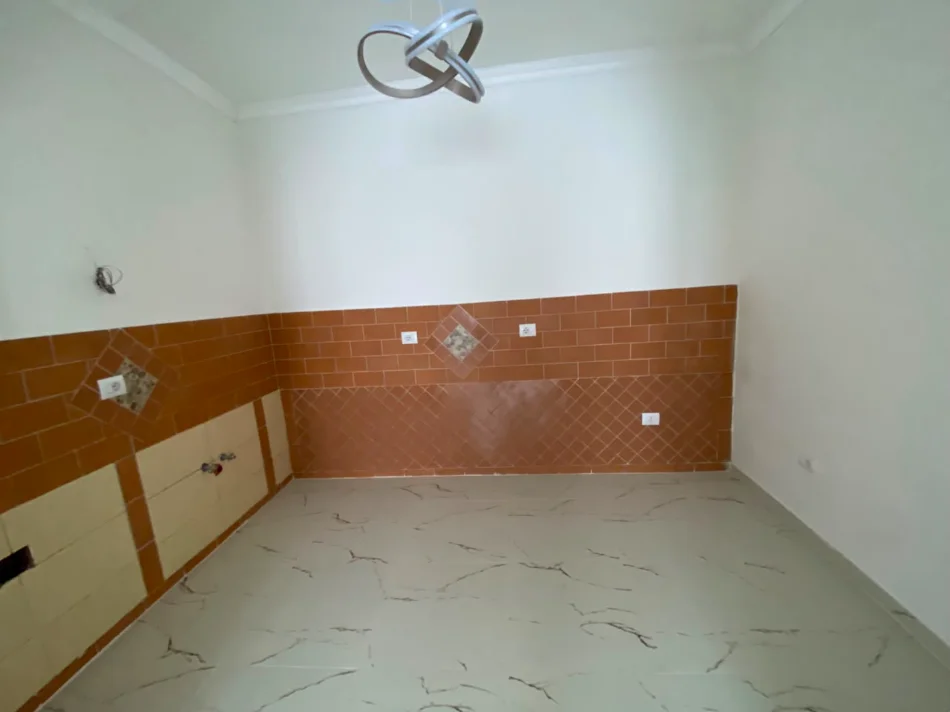 Durres, shitet Vile Vile 1 Katshe Kati 1, 391 m² 150.000 € (Lagja e Re, Muzeumi, Durres.)
