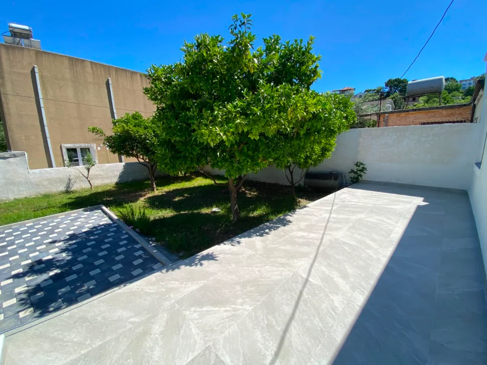 Durres, shitet Vile Vile 1 Katshe Kati 1, 391 m² 150.000 € (Lagja e Re, Muzeumi, Durres.)