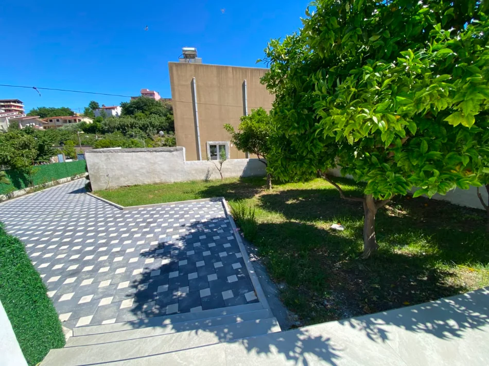 Durres, shitet Vile Vile 1 Katshe Kati 1, 391 m² 150.000 € (Lagja e Re, Muzeumi, Durres.)