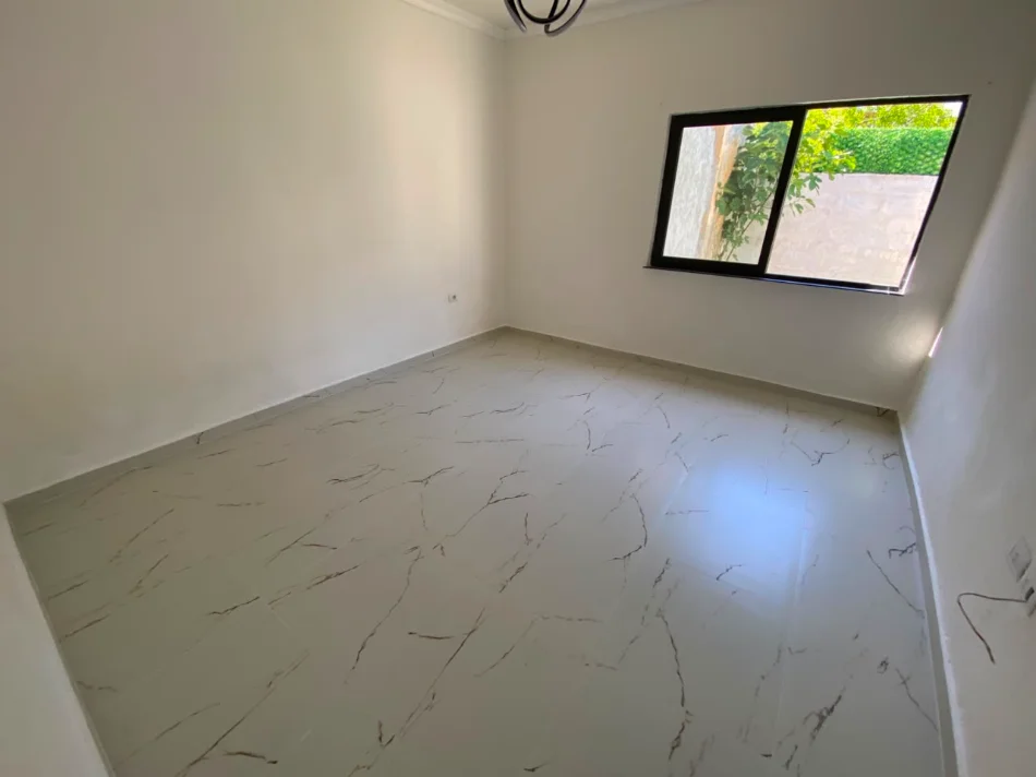 Durres, shitet Vile Vile 1 Katshe Kati 1, 391 m² 150.000 € (Lagja e Re, Muzeumi, Durres.)