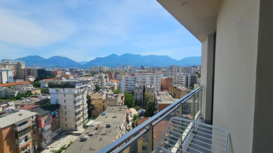 Tirane, jepet me qera apartament 1+1+Ballkon Kati 10, 75 m² 900 €
