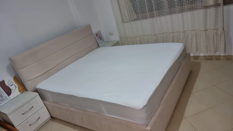 Tirane, jepet me qera apartament 1+1+Ballkon Kati 4, 70 m² 400 € (ASTIR)