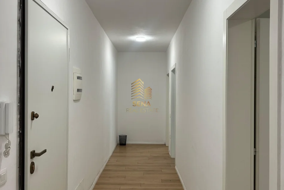 Tirane, jepet me qera ambjent biznesi Kati 3, 104 m² 550 € (Astir)