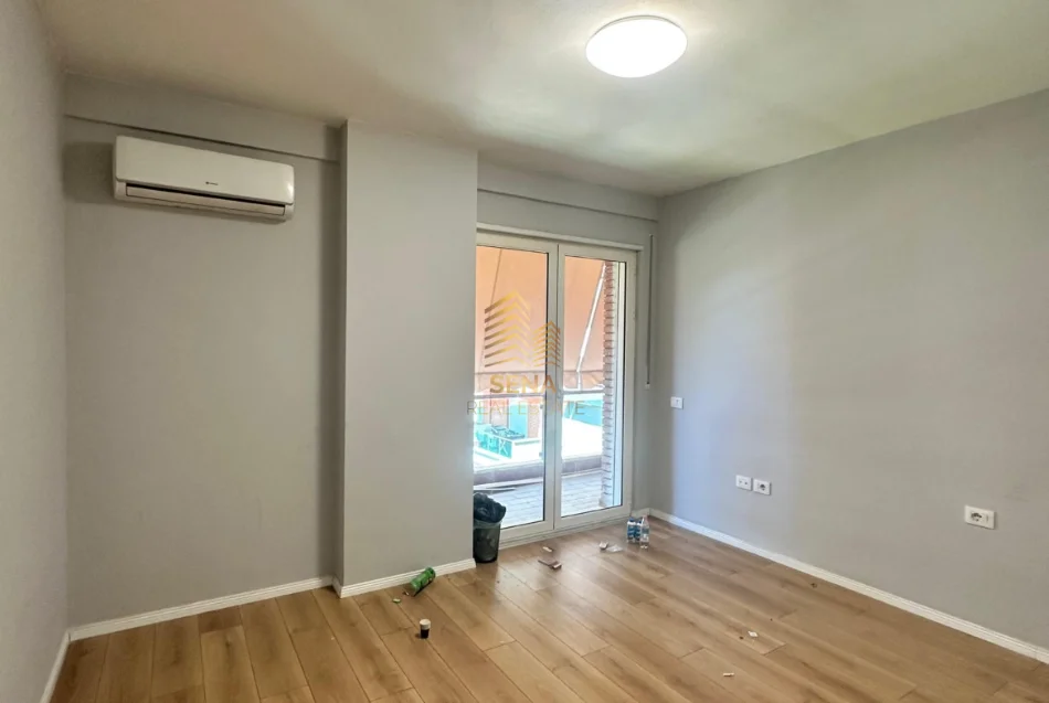 Tirane, jepet me qera ambjent biznesi Kati 3, 104 m² 550 € (Astir)