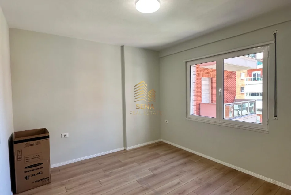 Tirane, jepet me qera ambjent biznesi Kati 3, 104 m² 550 € (Astir)