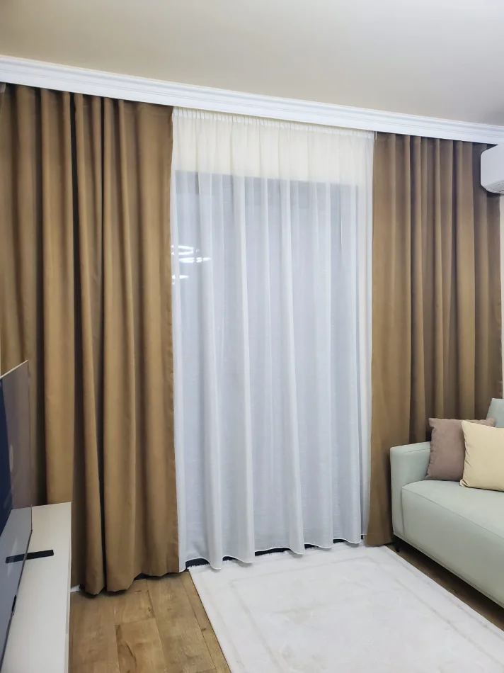 Tirane, jepet me qera apartament 1+1+Ballkon Kati 3, 75 m² 1.000 € (Liqeni i Thate)