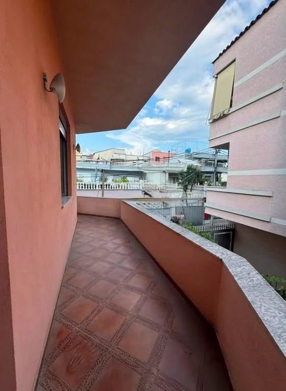 Tirane, jepet me qera Vile Vile 2 Katshe , 170 m² 1.400 € (Don Bosko)