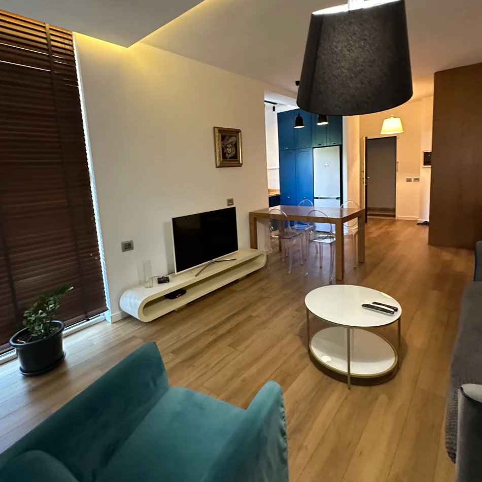 Tirane, jepet me qera apartament 2+1+Ballkon , 111 m² 1.000 € (liqeni i thate)