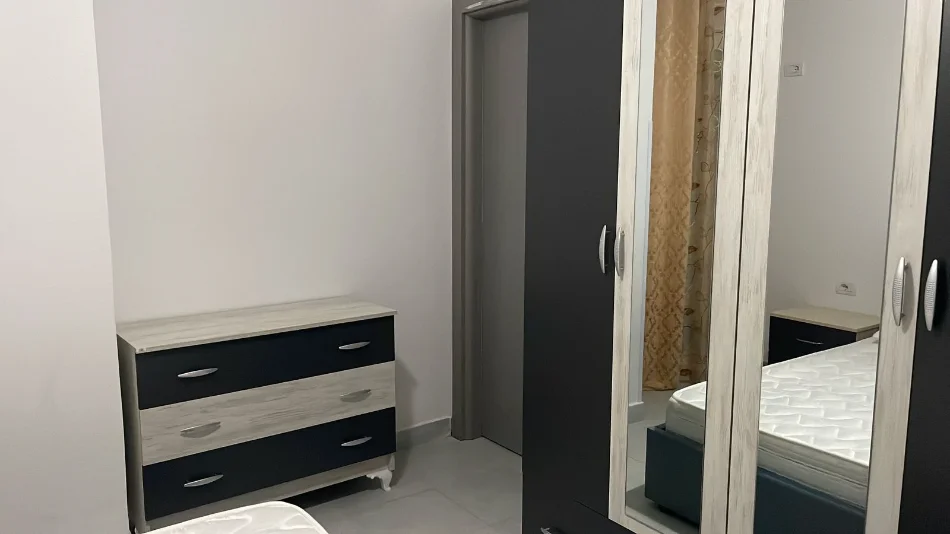 Tirane, jepet me qera apartament 2+1+Ballkon Kati 5, 100 m² 550 € (5 Maji)