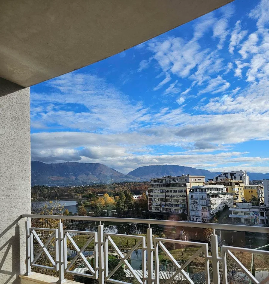 Tirane, jepet me qera apartament 2+1+Ballkon Kati 3, 120 m² 900 € (Kopshti Zoologjik)