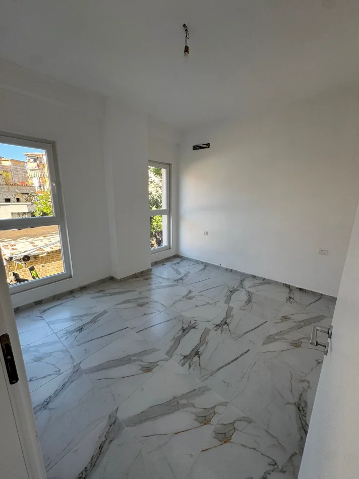 Tirane, jepet me qera apartament 1+1+Ballkon Kati 1, 69 m² 400 € (Rruga Dritan Hoxha)