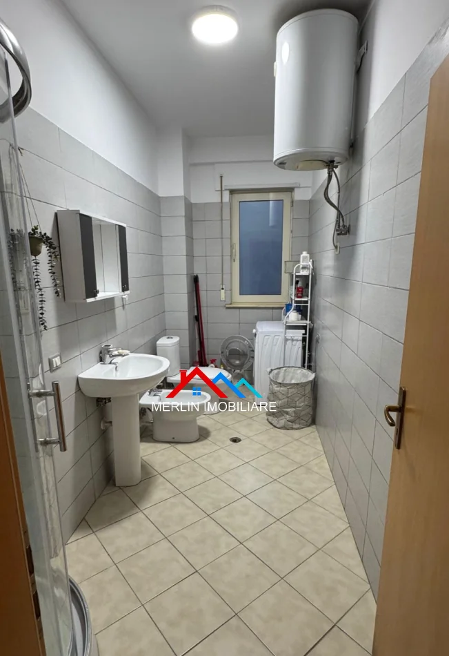 Tirane, jepet me qera apartament 1+1+Ballkon Kati 5, 88 m² 630 € (RRUGA HAMDI SINA,LIQENI I THATE)