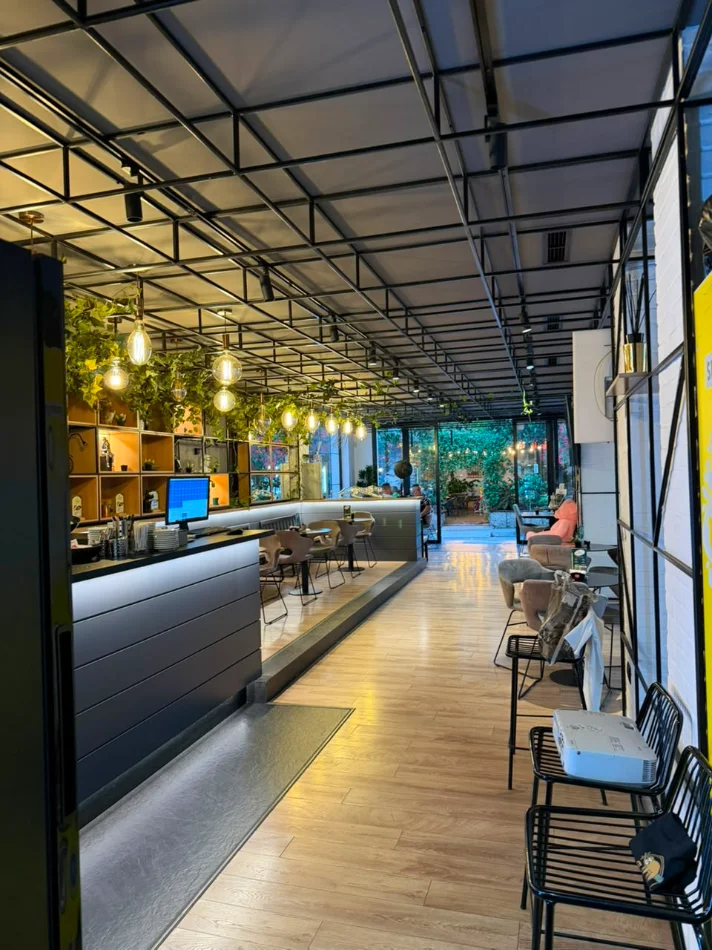 Tirane, shitet lokal Kati 0, 136 m² 370.000 € (Rruga Babe Rexha, Ish Parku i Autobuzave)