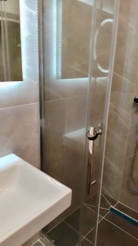 Tirane, jepet me qera apartament 1+1+Ballkon Kati 3, 400 € (Univers City)
