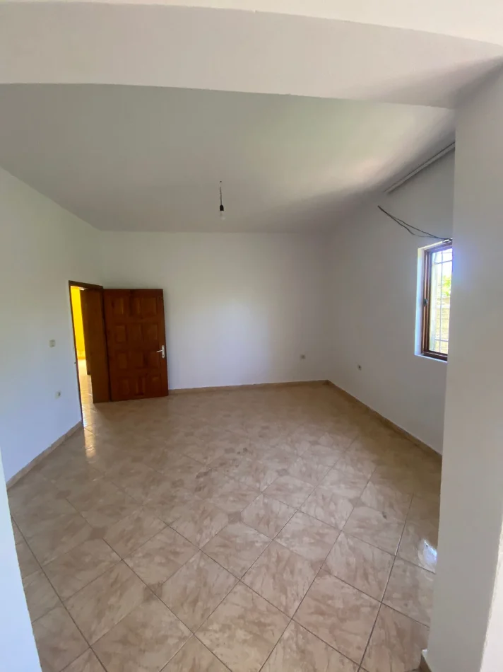 Tirane, jepet me qera shtepi 1+1 Kati 0, 50 m² 180 € (Rruga Azem Galica)