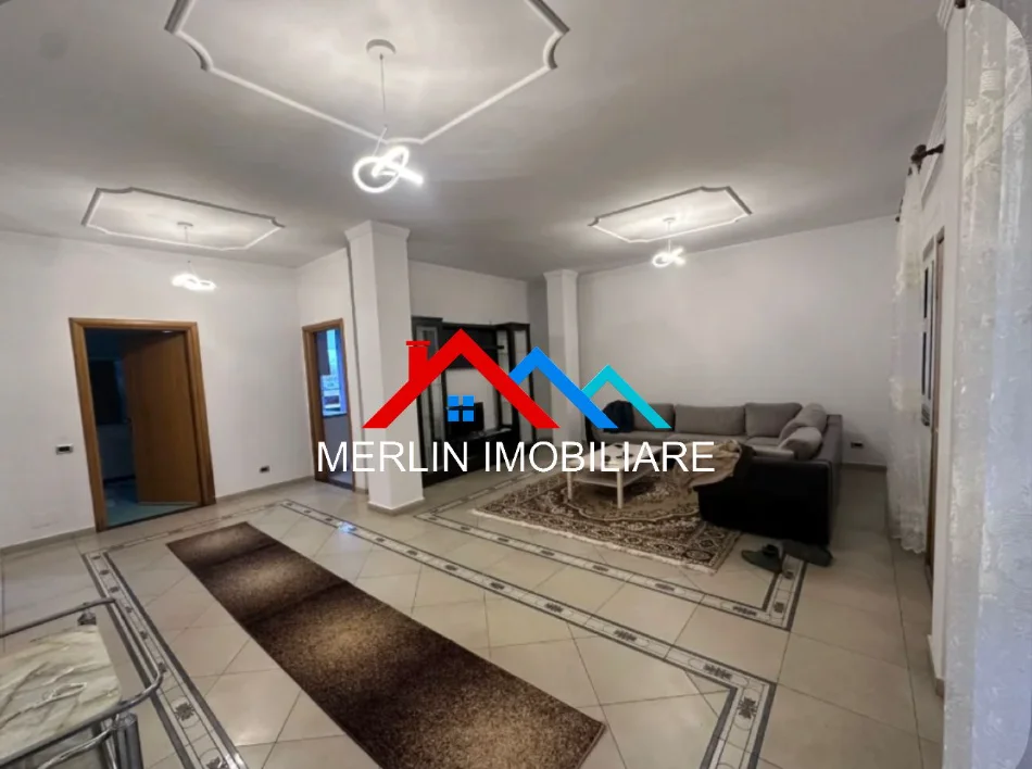 Tirane, jepet me qera apartament 2+1+Ballkon Kati 3, 140 m² 420 € (RRUGA ALEKSANDER MOISIU,KINOSTUDIO)