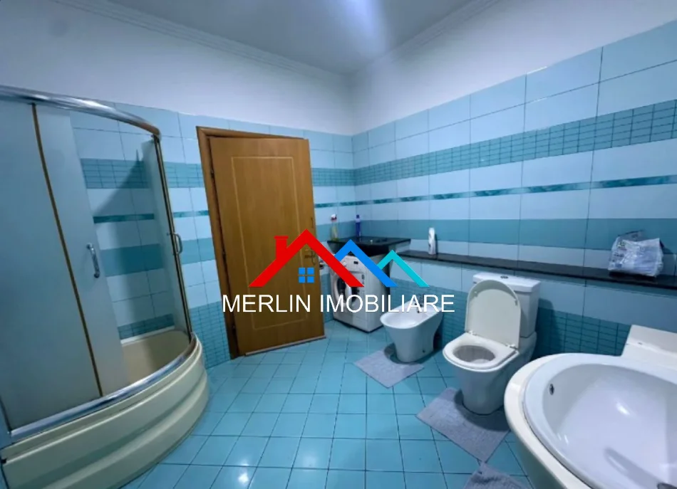 Tirane, jepet me qera apartament 2+1+Ballkon Kati 3, 140 m² 420 € (RRUGA ALEKSANDER MOISIU,KINOSTUDIO)