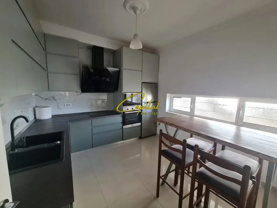 Tirane, jepet me qera apartament 3+1 Kati 2, 128 m² 800 € (KOPSHTI BOTANIK)