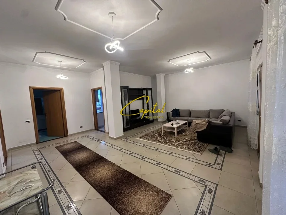Tirane, jepet me qera apartament 2+1 Kati 3, 140 m² 400 € (KINOSTUDIOI)