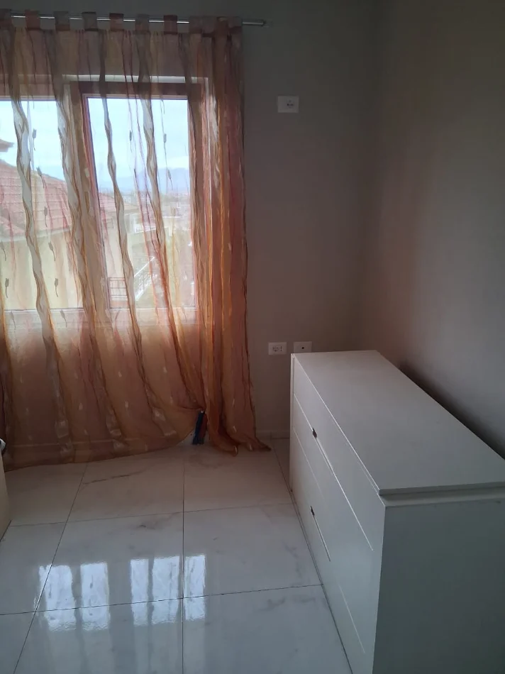 Tirane, jepet me qera apartament 3+1 Kati 3, 115 m² 550 € (vilat gjermane)