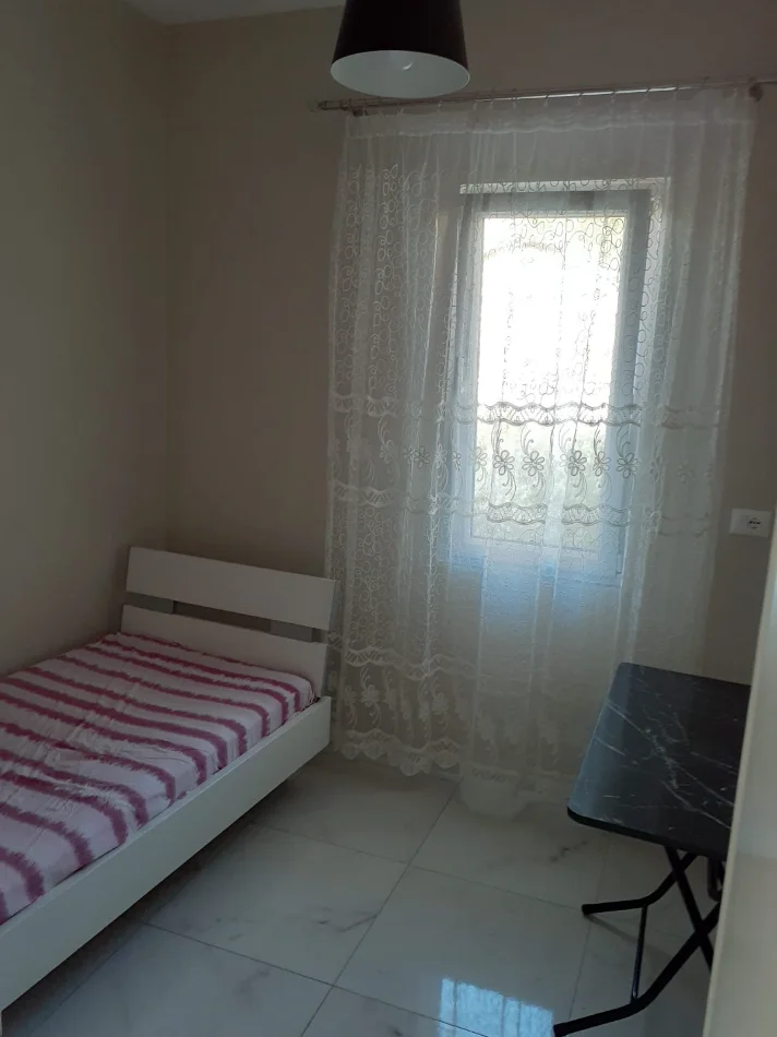 Tirane, jepet me qera apartament 3+1 Kati 3, 115 m² 550 € (vilat gjermane)