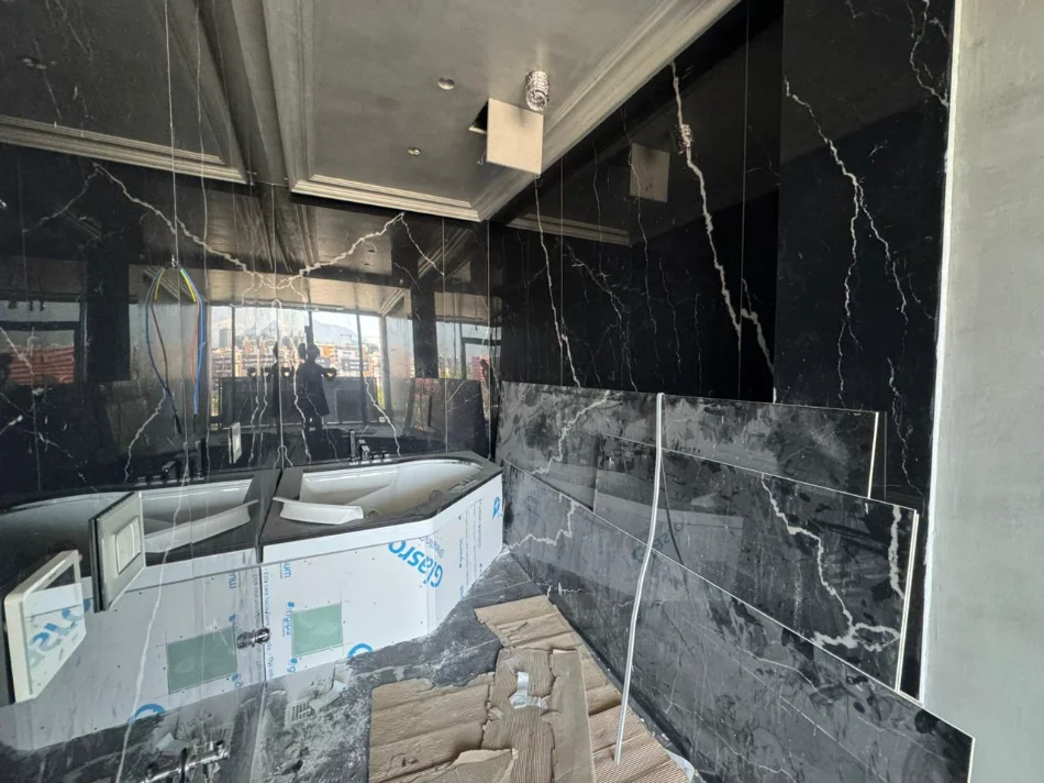 Tirane, shitet apartament 2+1+2 + Depo,  Kati 3, 123 m² 580.000 € (Liqeni Artificial)