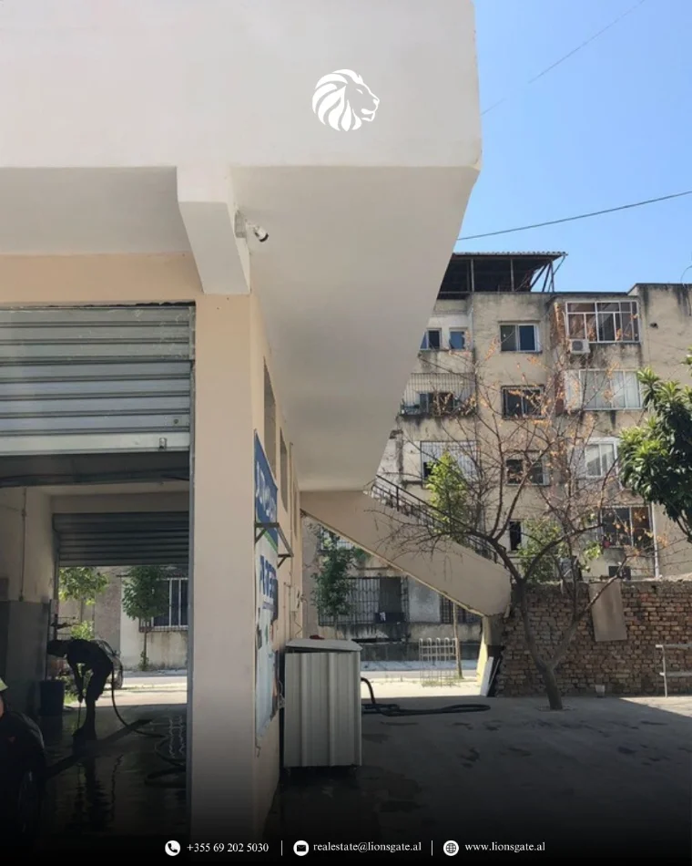 Vlore, jepet me qera ambjent biznesi Kati 0, 650 € 