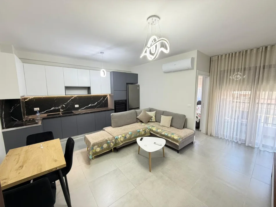Tirane, jepet me qera apartament 2+1 Kati 2, 85 m² 900 € (Hotel Colosseo)