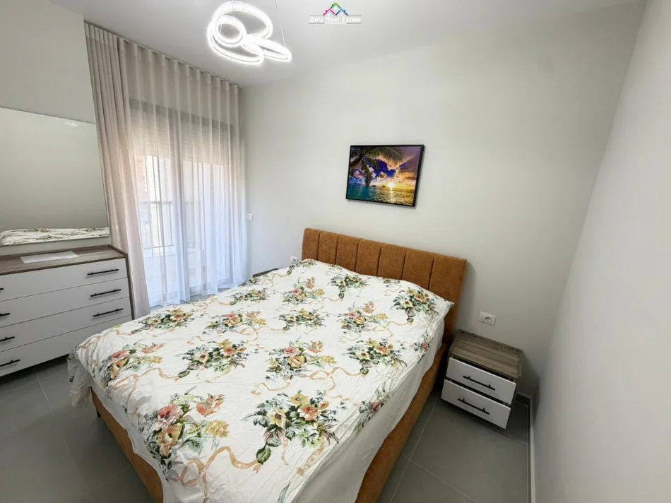 Tirane, jepet me qera apartament 2+1 Kati 2, 85 m² 900 € (Rruga e durresit)