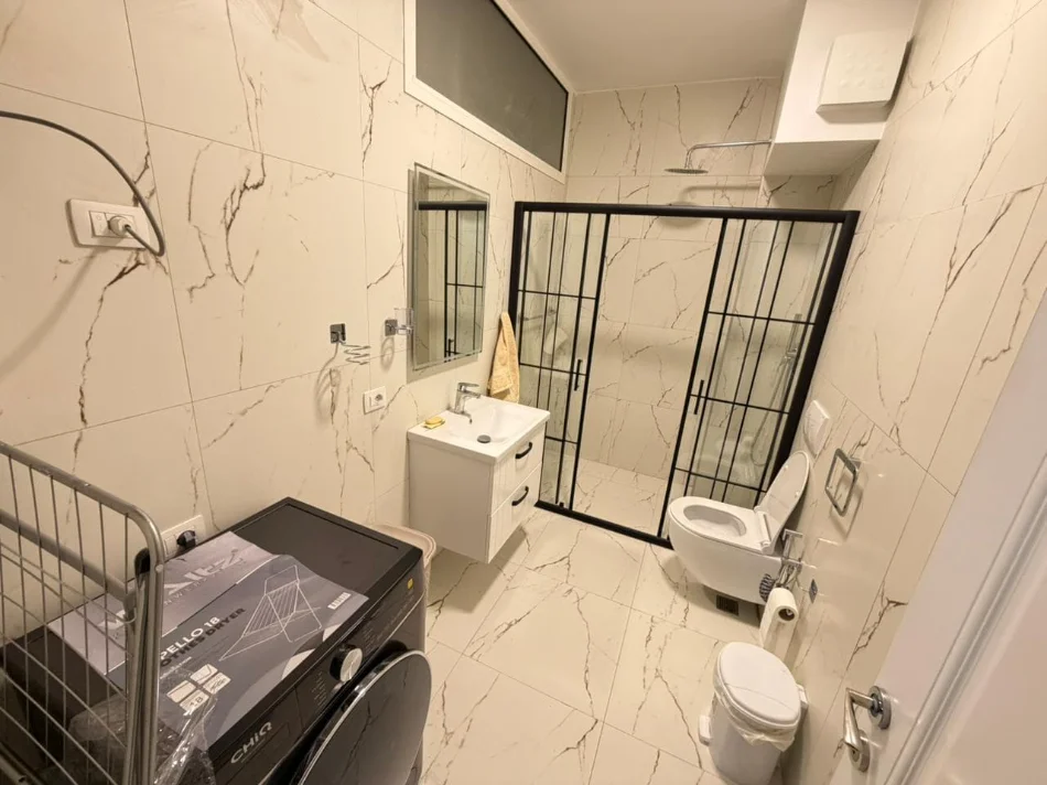 Tirane, jepet me qera apartament 2+1 Kati 2, 85 m² 900 € (Hotel Colosseo)