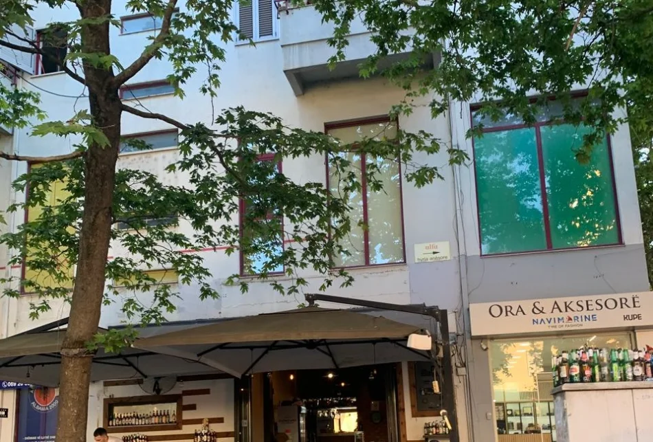 Tirane, jap me qera ambjent biznesi Kati 1, 40 m² Çmimi 40.000 lek (Pallati nr 132)