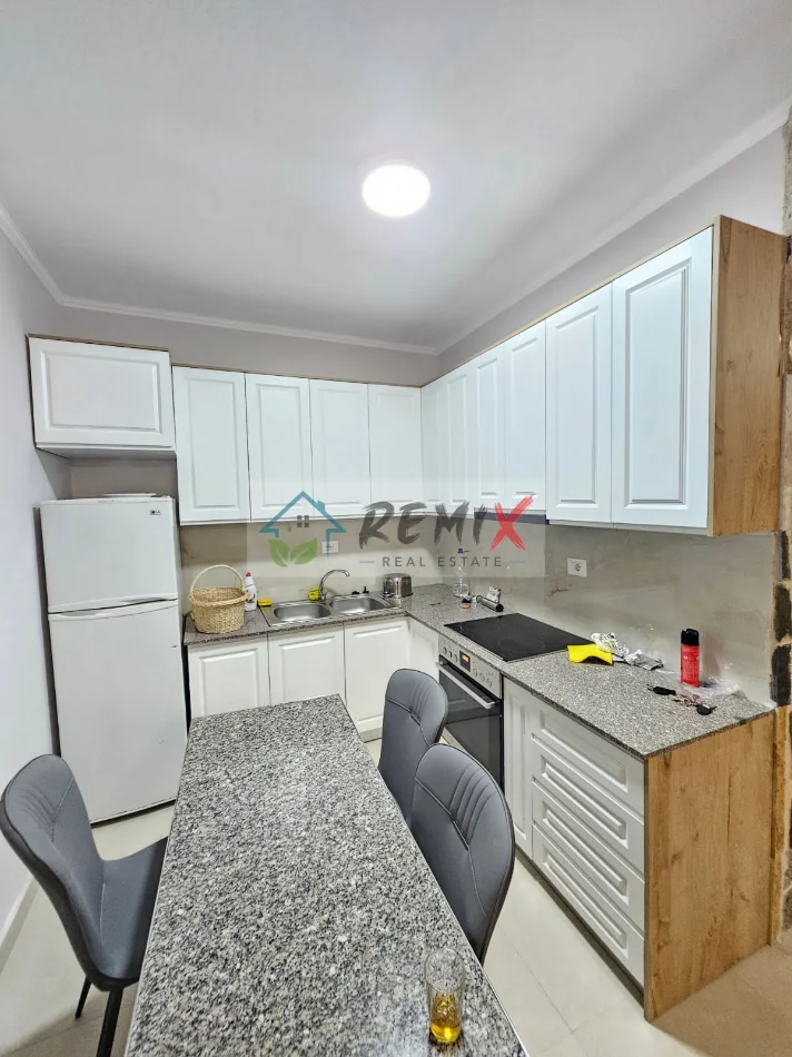 Durres, jepet me qera apartament 2+1+Aneks+Ballkon Kati 3, 100 m² 1.000 € 