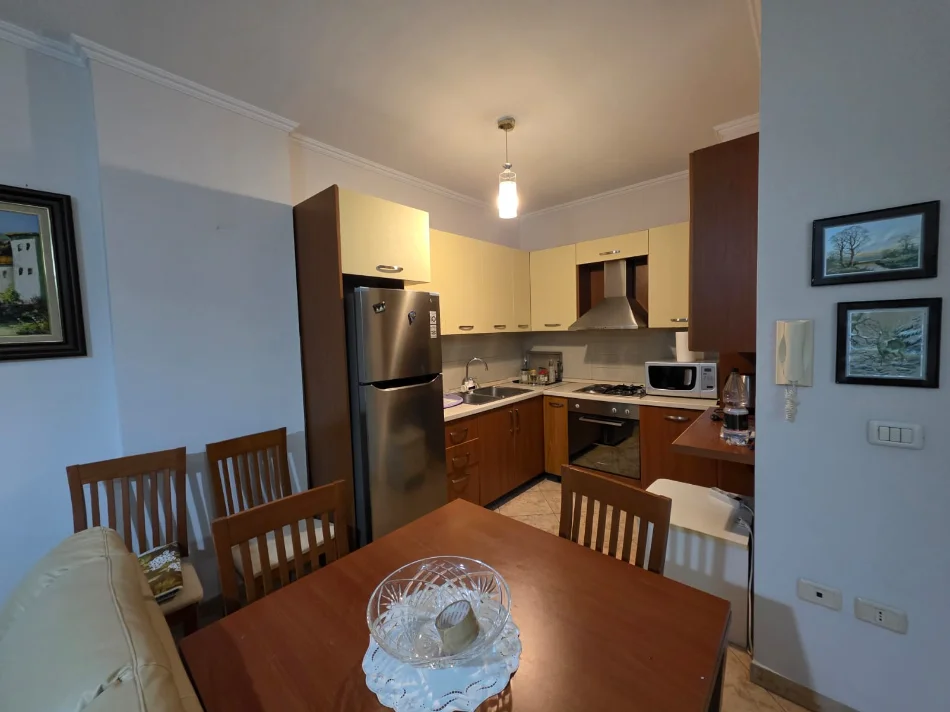 Tirane, jepet me qera apartament 1+1+Aneks+Ballkon Kati 4, 67 m² 500 € (stadiumi dinamo , sheshi willson)