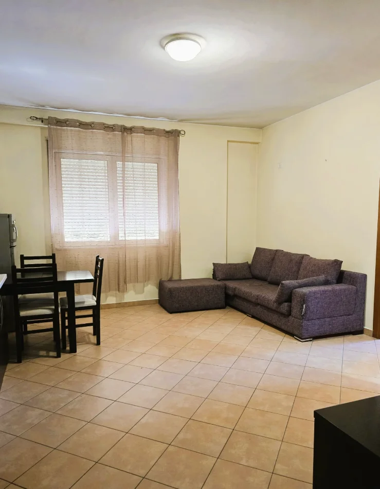 Tirane, shitet apartament 2+1+Ballkon Kati 7, 73 m² 160.000 € (Kompleksi Alba, Ish-Parku)